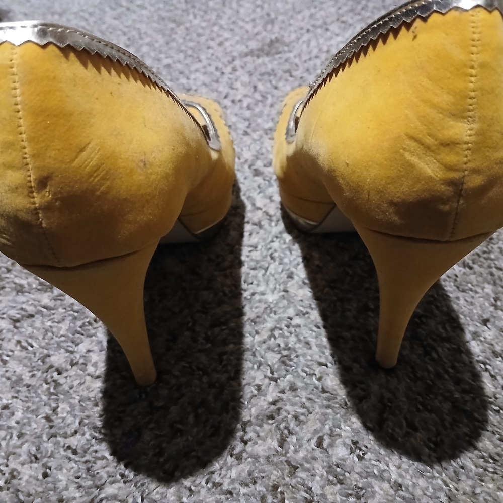 Size 10 Peep Toe Yellow and Silver Heels - Picture 3 of 4